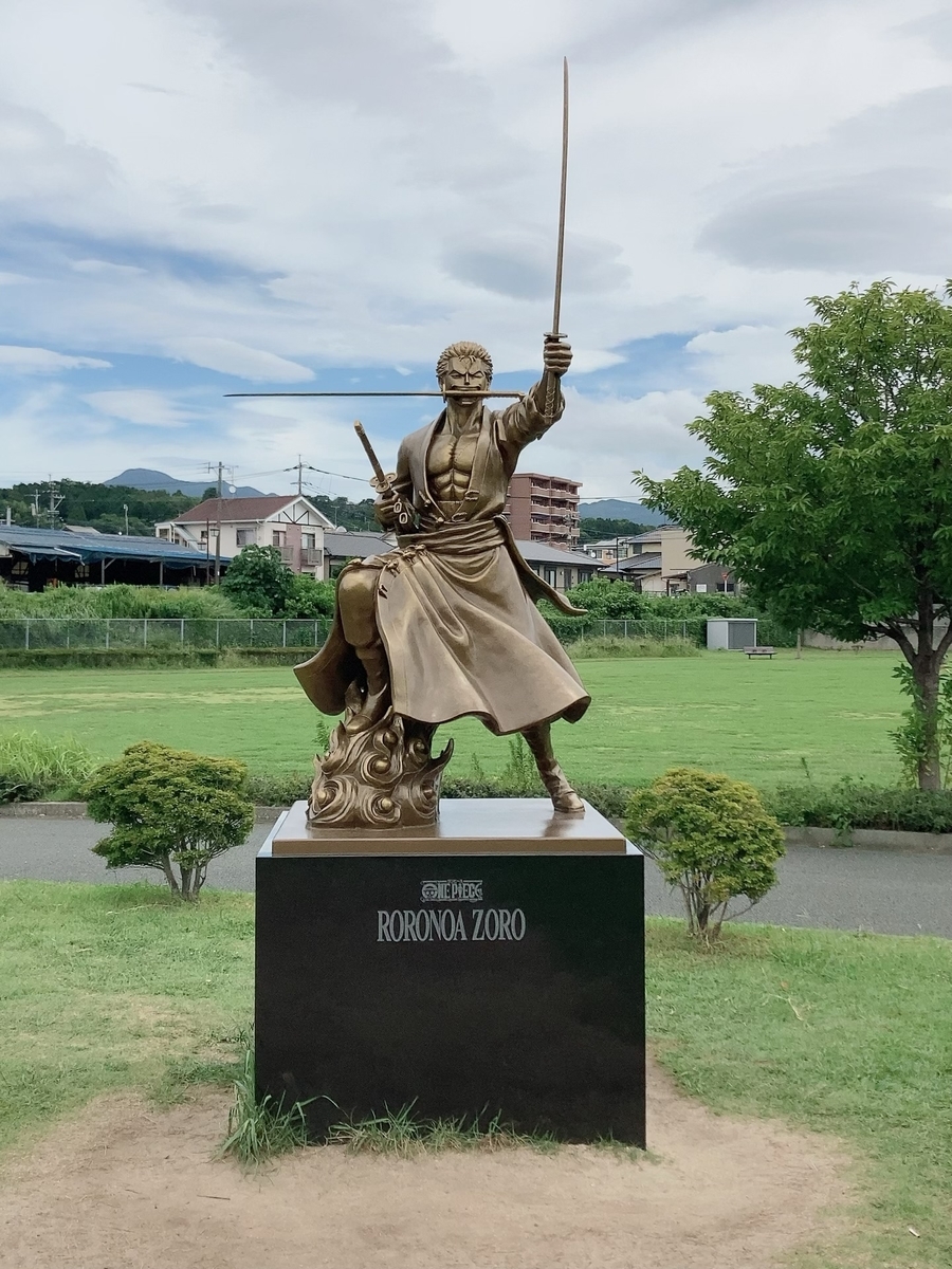 大津中央公園のゾロ像 全景
