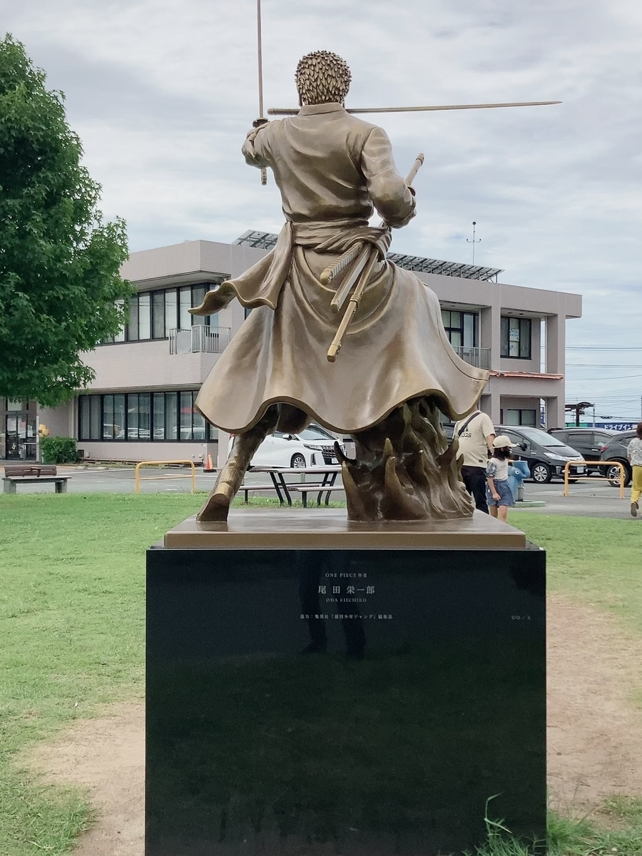 角度を変えて撮影したゾロ像