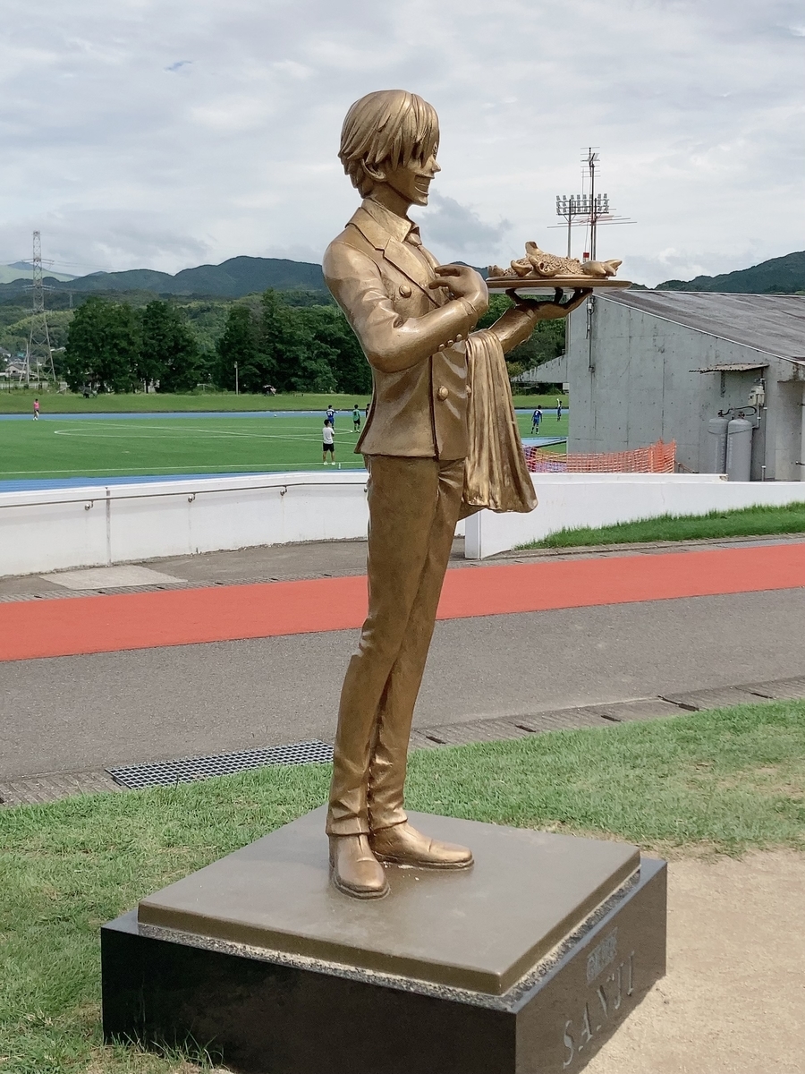 スタイリッシュなサンジ像の正面ショット