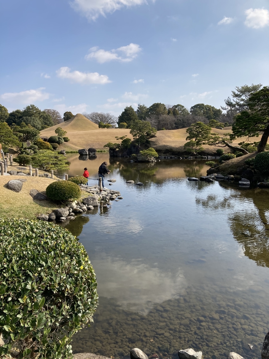 富士山を模した美しい築山